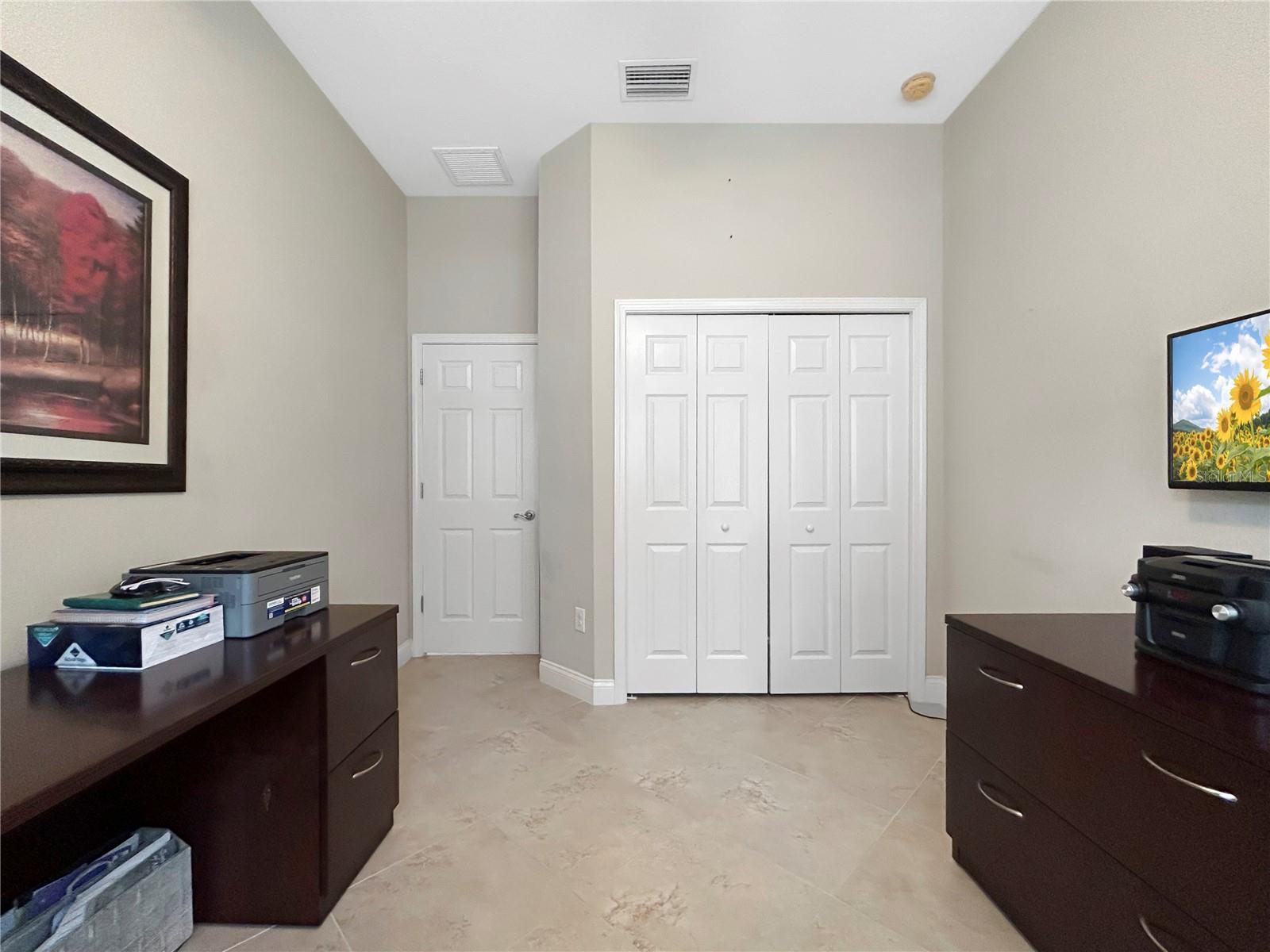 Image 4 of 36 For 2802 Devonoak Boulevard