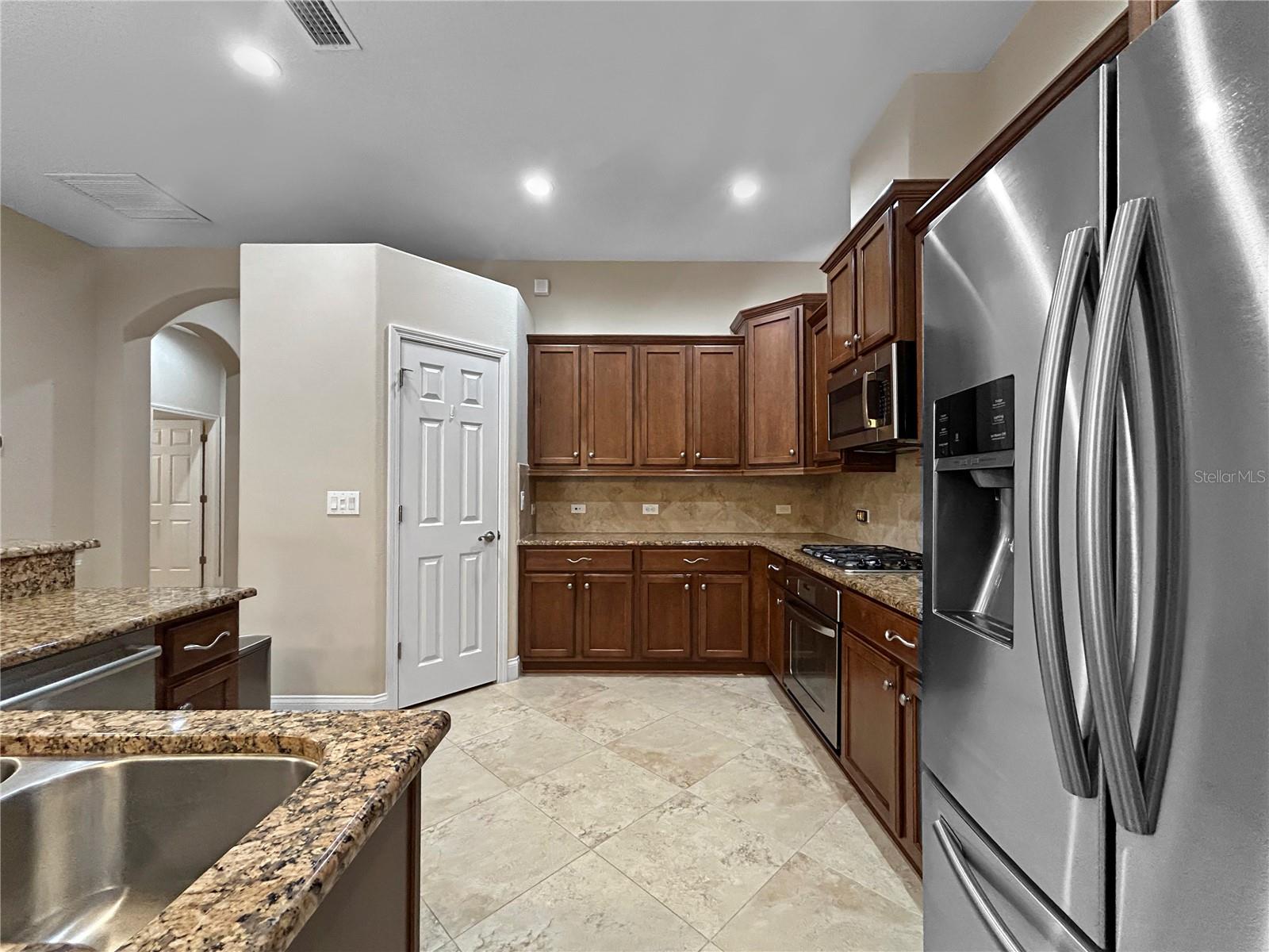 Image 9 of 36 For 2802 Devonoak Boulevard