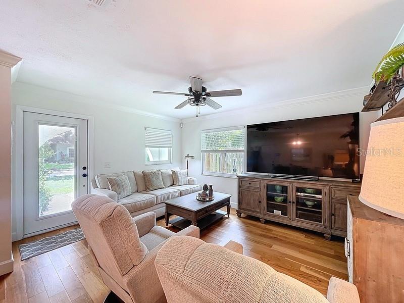 Listing photo id 8 for 3001 Binnicker Avenue