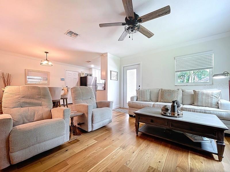 Listing photo id 9 for 3001 Binnicker Avenue