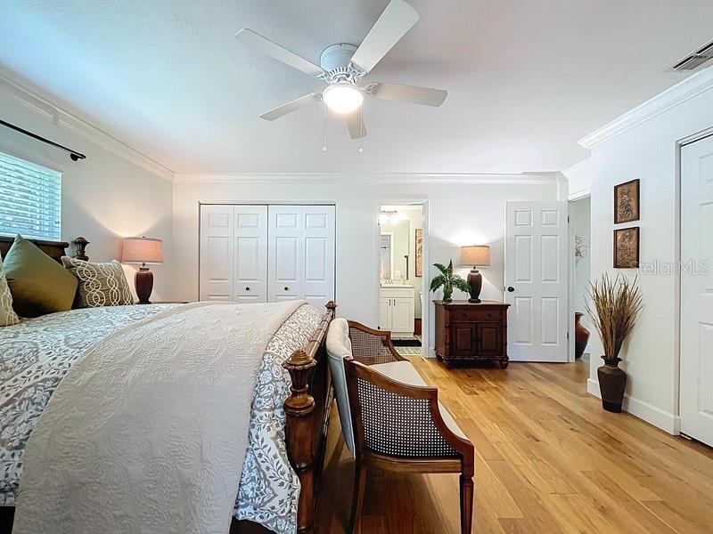 Listing photo id 11 for 3001 Binnicker Avenue
