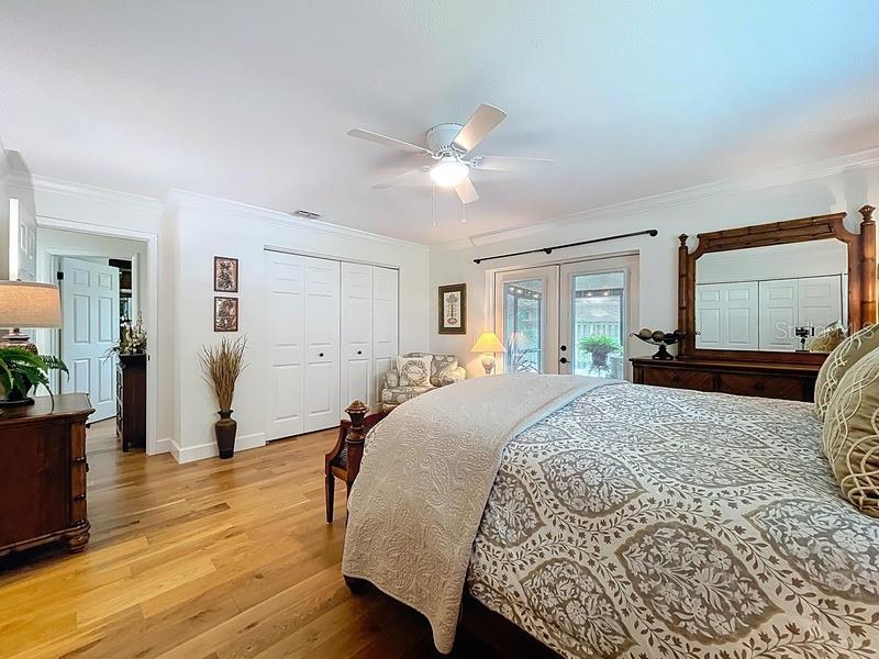 Listing photo id 12 for 3001 Binnicker Avenue