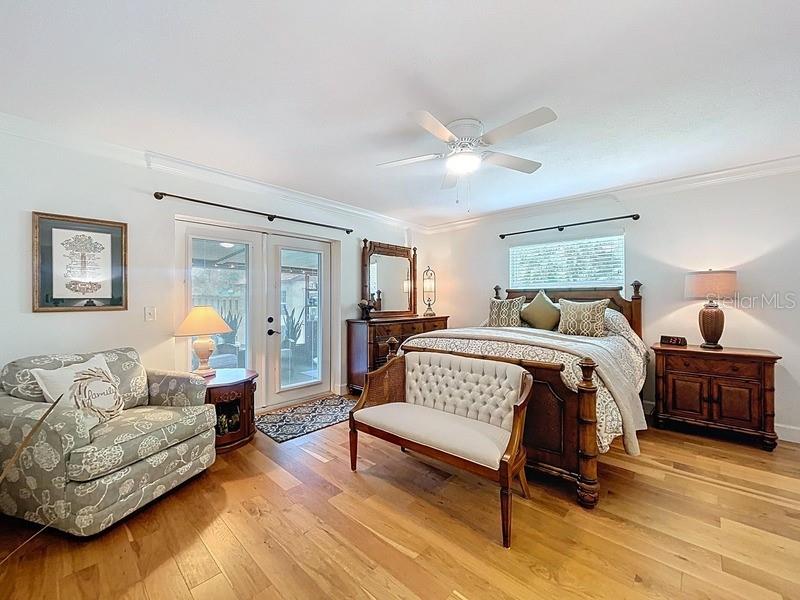 Listing photo id 13 for 3001 Binnicker Avenue