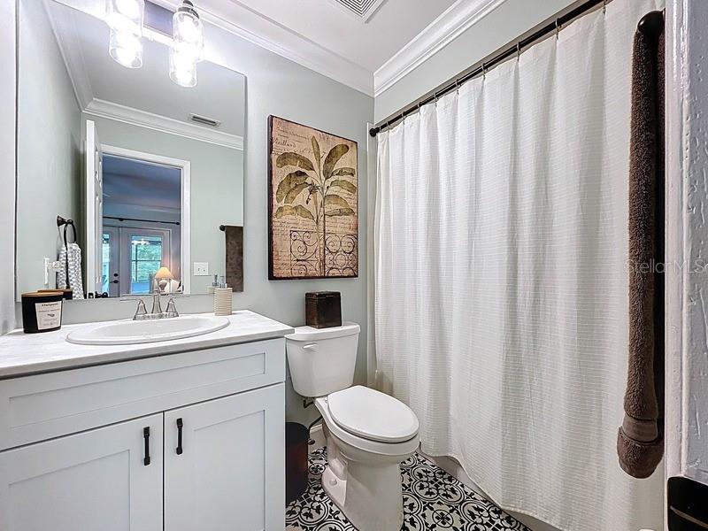 Listing photo id 14 for 3001 Binnicker Avenue