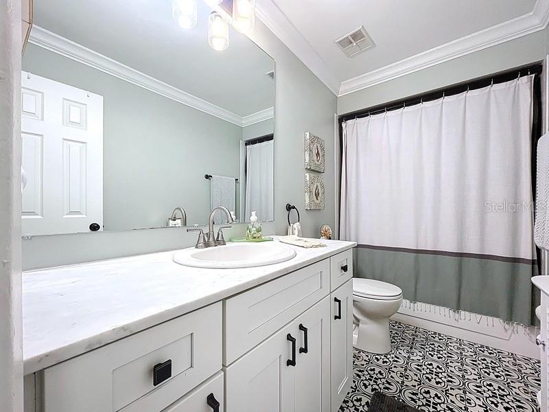 Listing photo id 18 for 3001 Binnicker Avenue
