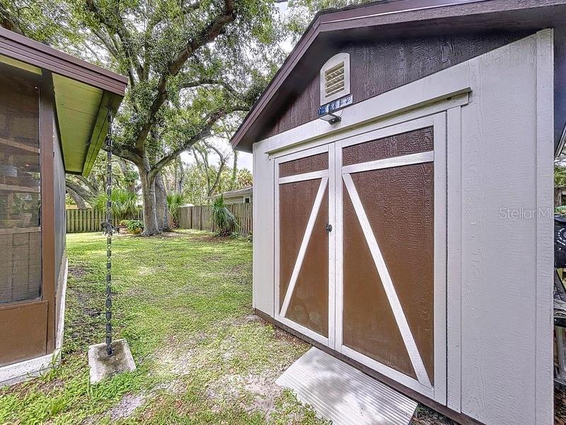 Listing photo id 22 for 3001 Binnicker Avenue