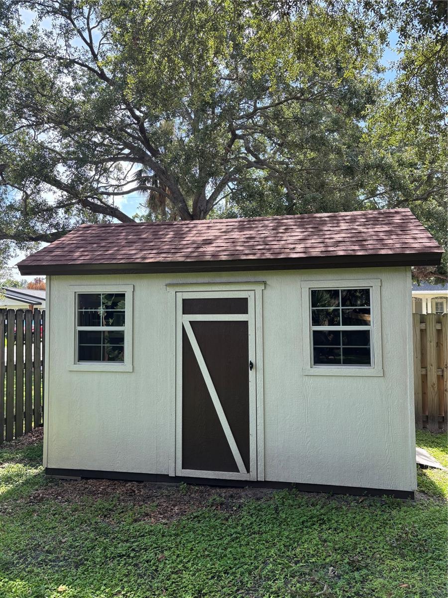 Listing photo id 23 for 3001 Binnicker Avenue