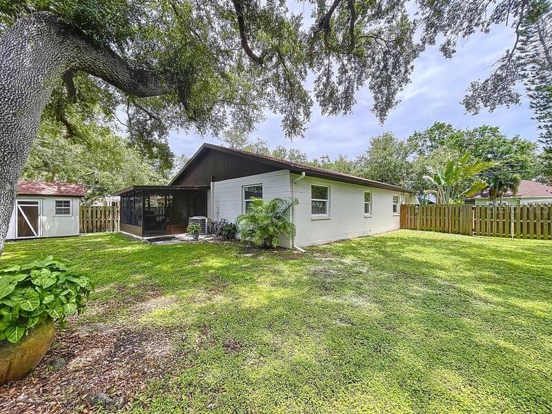 Listing photo id 27 for 3001 Binnicker Avenue
