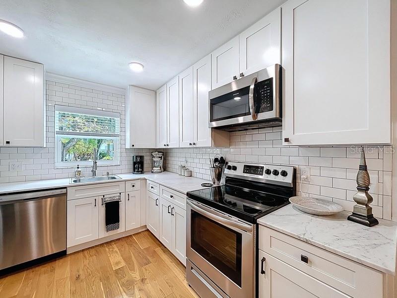 Listing photo id 1 for 3001 Binnicker Avenue