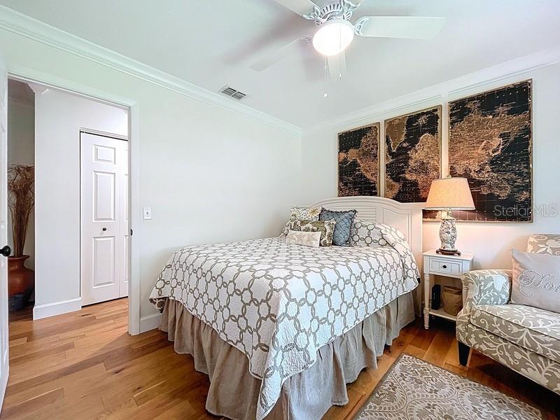 Listing photo id 28 for 3001 Binnicker Avenue