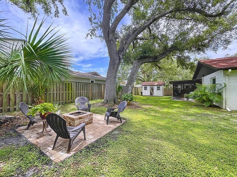 Listing photo id 37 for 3001 Binnicker Avenue