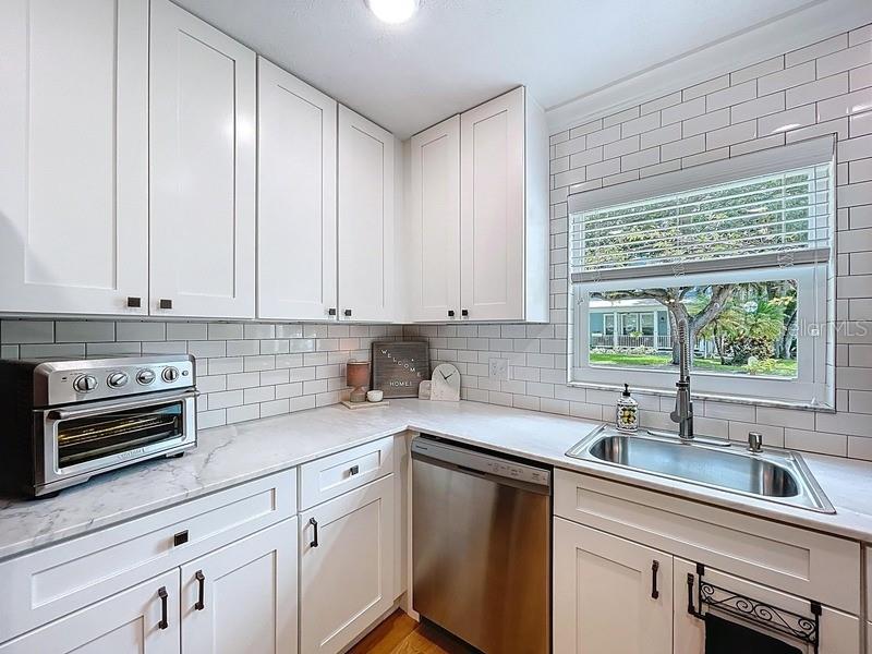 Listing photo id 3 for 3001 Binnicker Avenue
