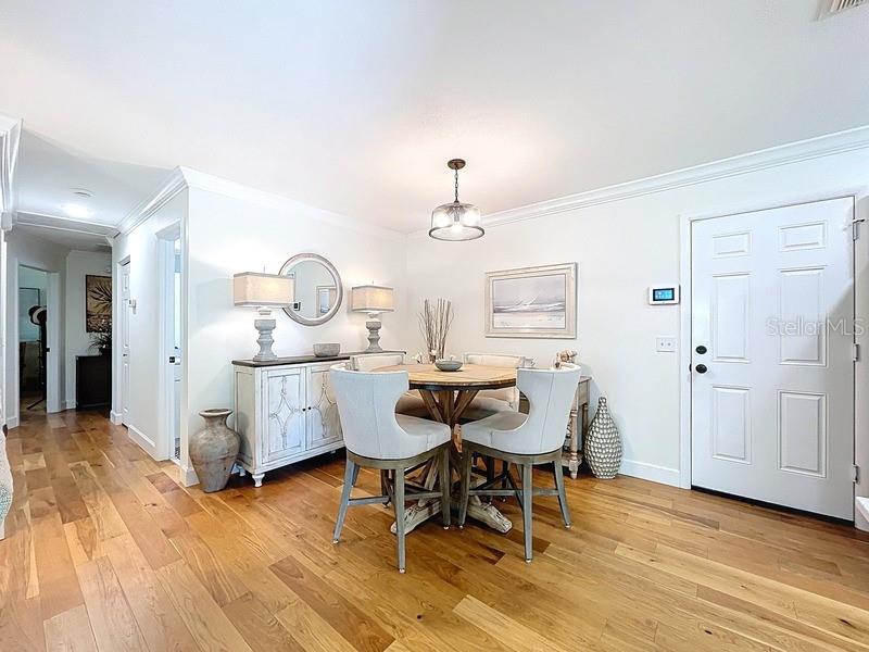 Listing photo id 6 for 3001 Binnicker Avenue