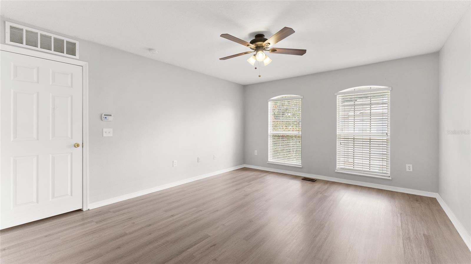 Image 19 of 39 For 9815 Ashburn Lake Drive