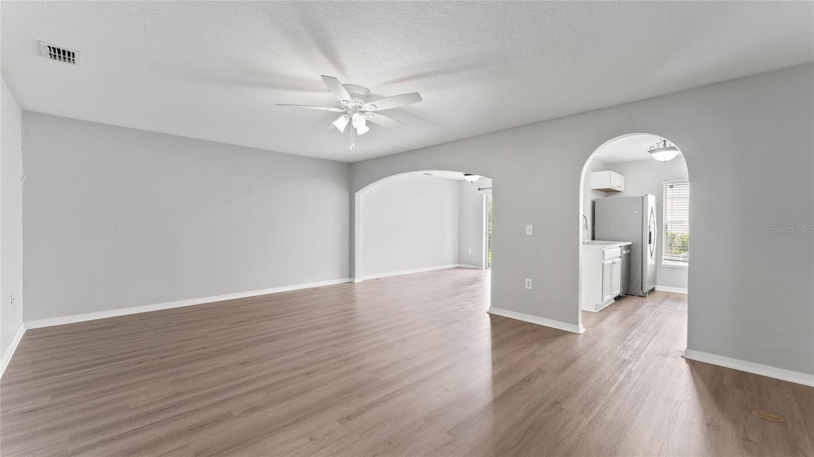 Image 8 of 39 For 9815 Ashburn Lake Drive