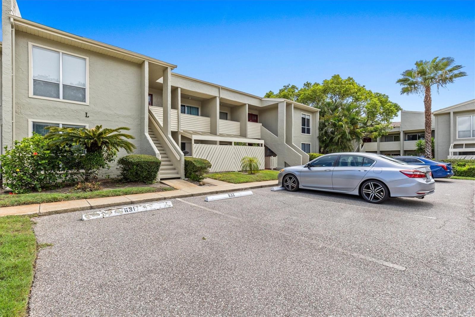 Image 4 of 61 For 630 Windrush Bay Drive 630