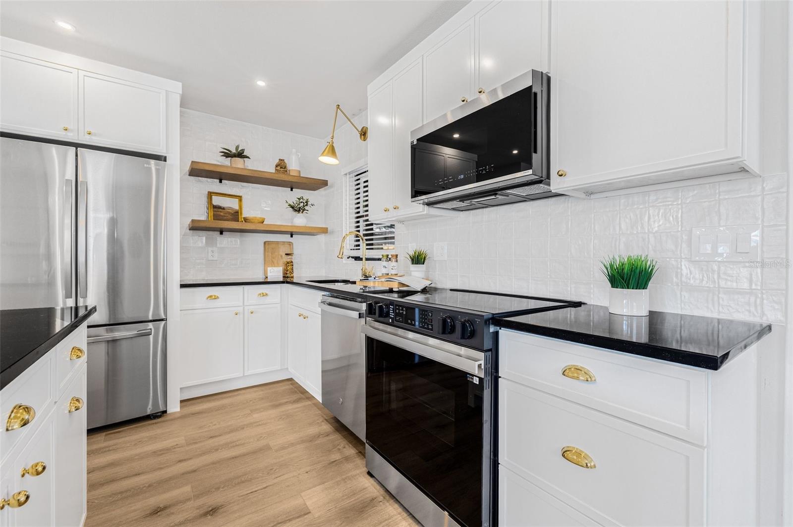 Image 12 of 27 For 5652 4th Avenue N