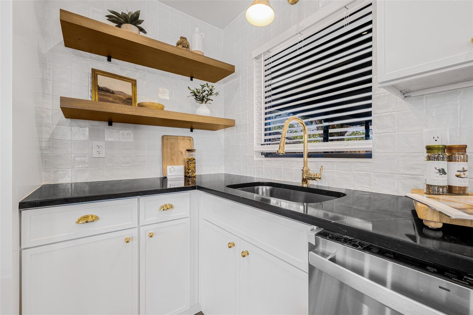 Image 13 of 27 For 5652 4th Avenue N