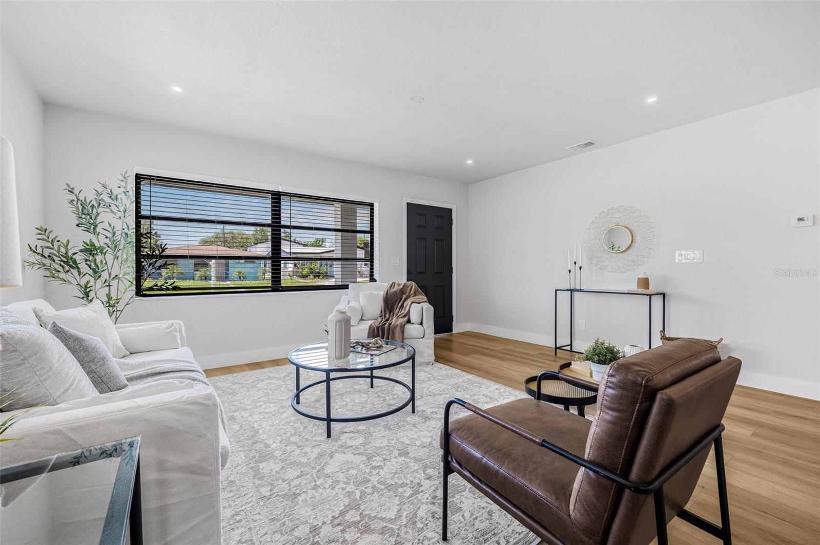 Image 7 of 27 For 5652 4th Avenue N
