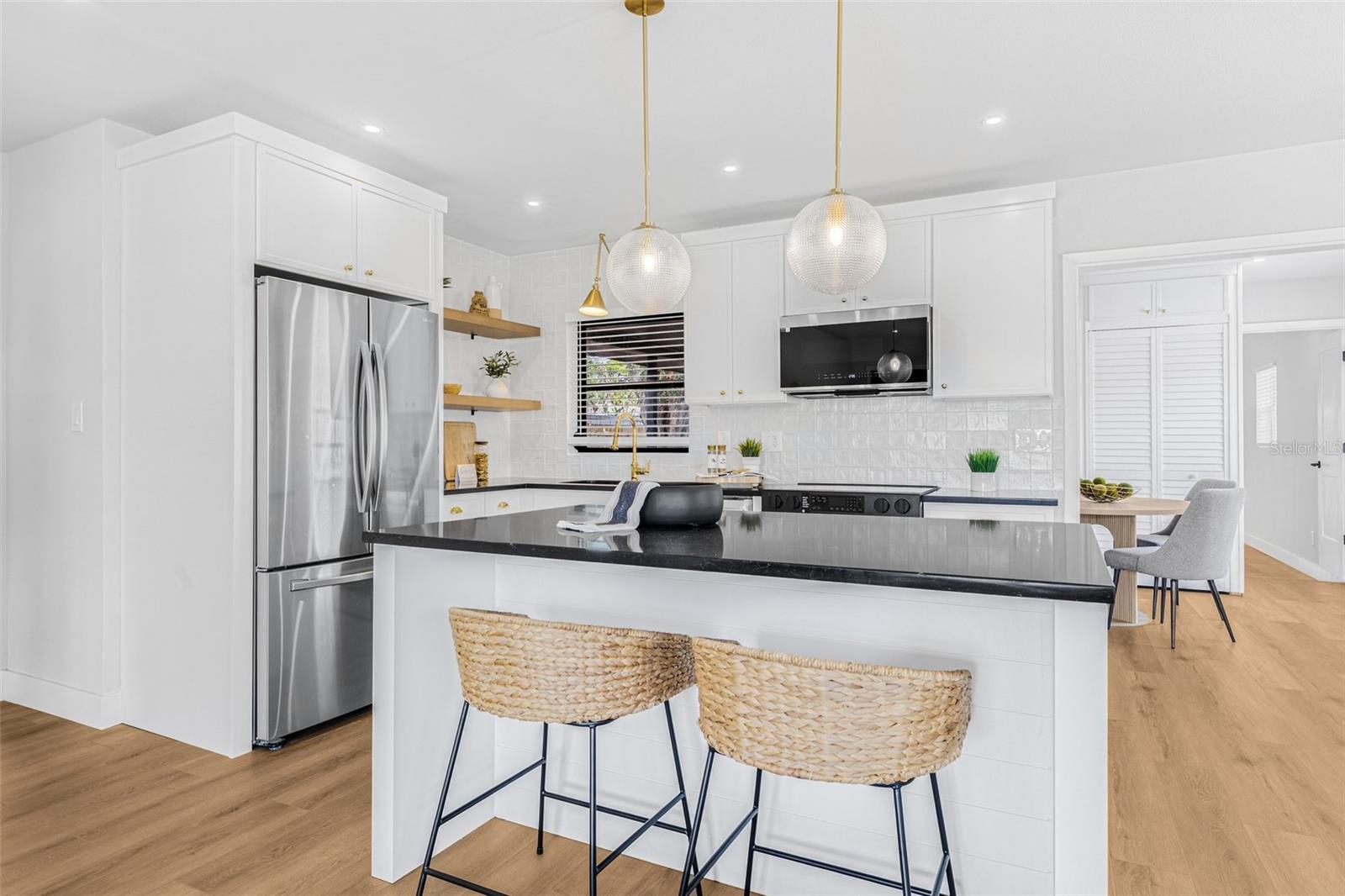 Image 8 of 27 For 5652 4th Avenue N
