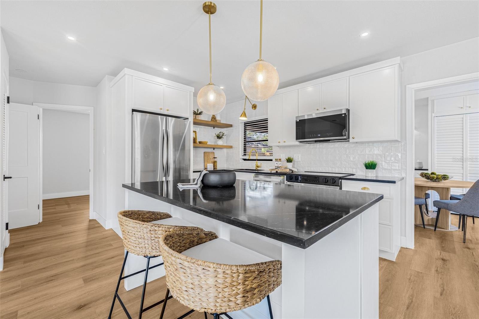 Image 9 of 27 For 5652 4th Avenue N