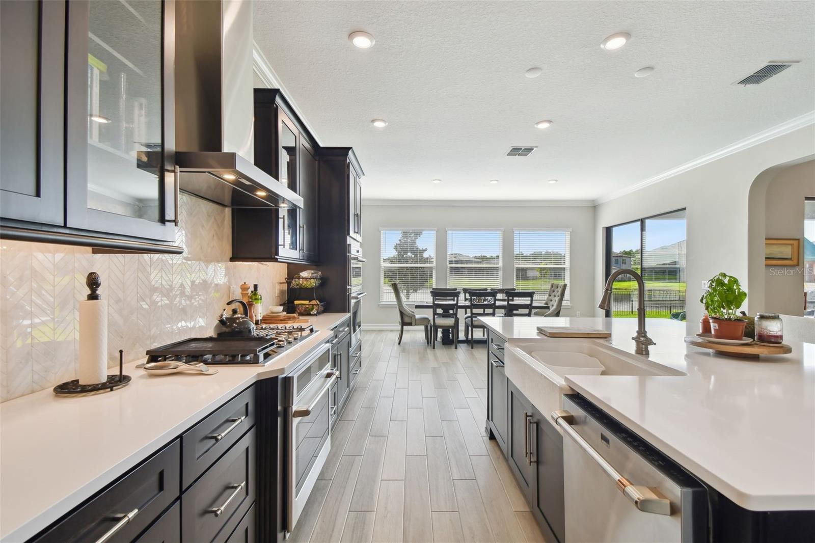 Listing photo id 8 for 6111 Marsh Trail Drive