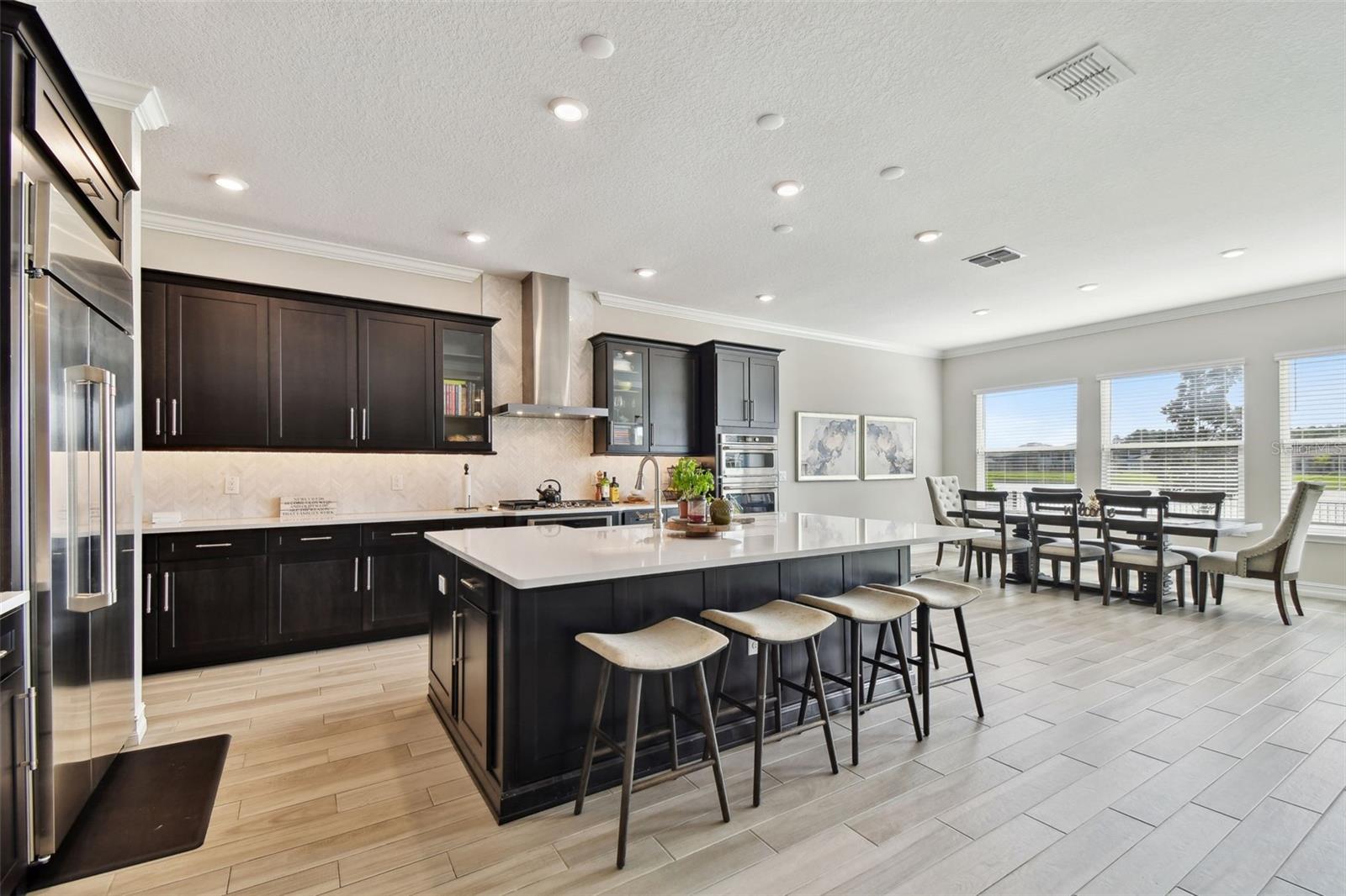 Listing photo id 4 for 6111 Marsh Trail Drive