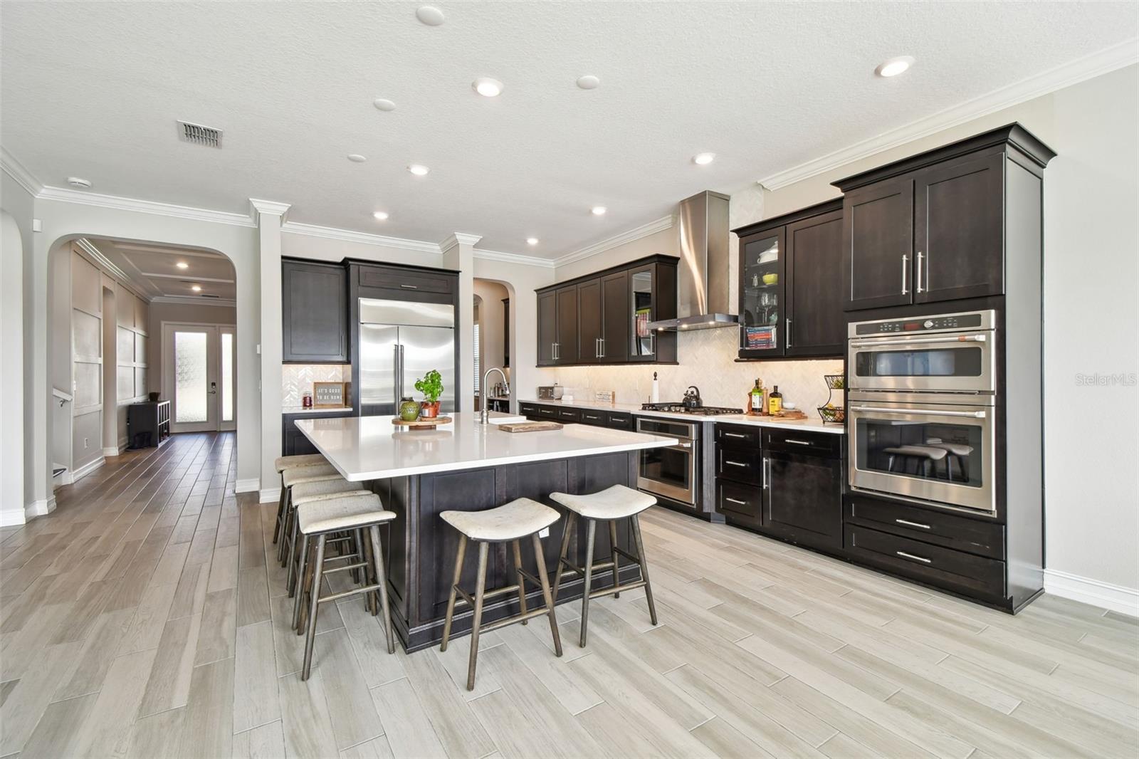 Listing photo id 6 for 6111 Marsh Trail Drive