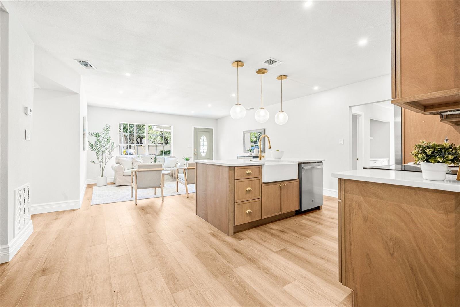 Image 10 of 32 For 5833 4th Avenue N