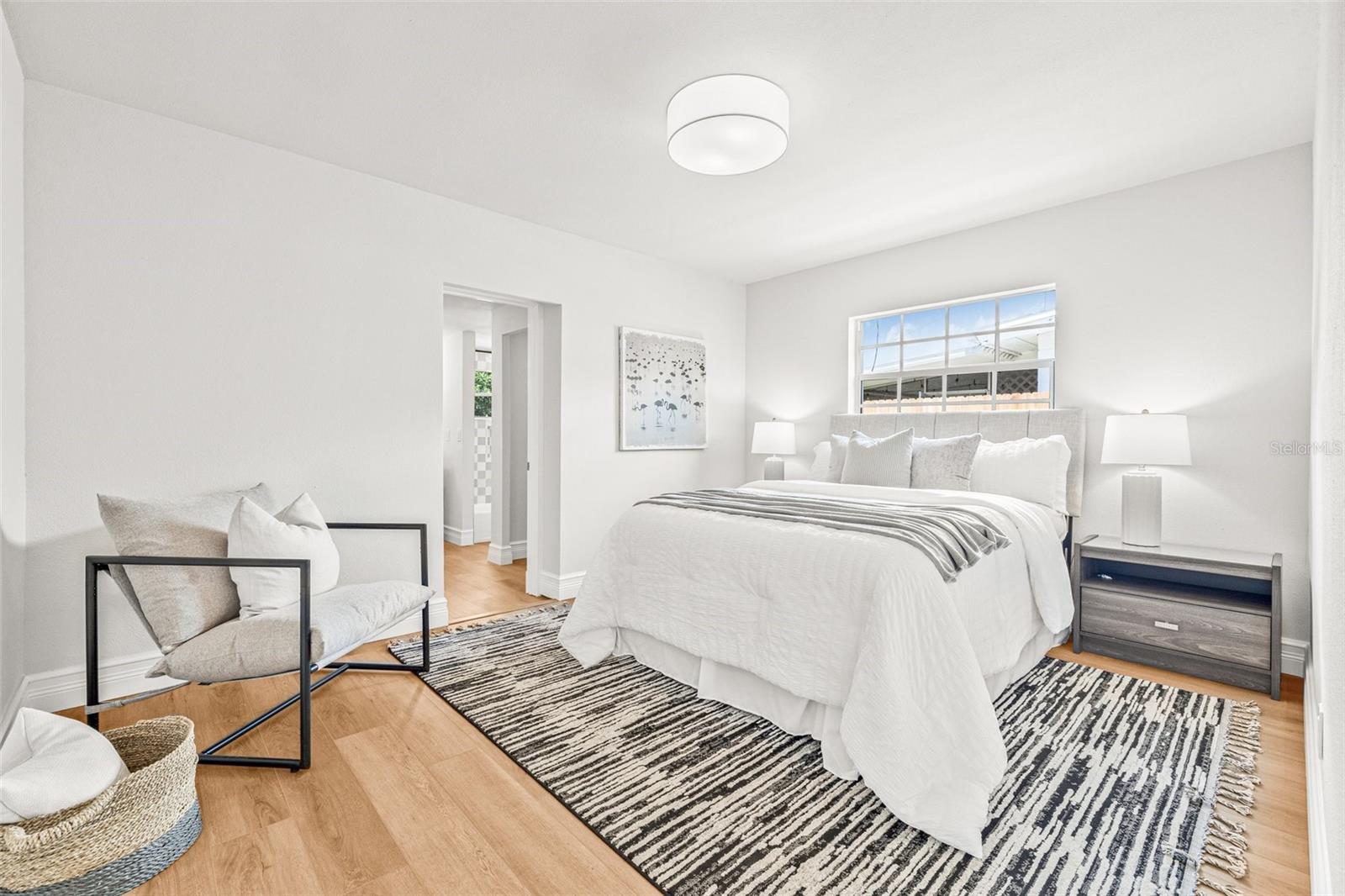 Image 18 of 32 For 5833 4th Avenue N
