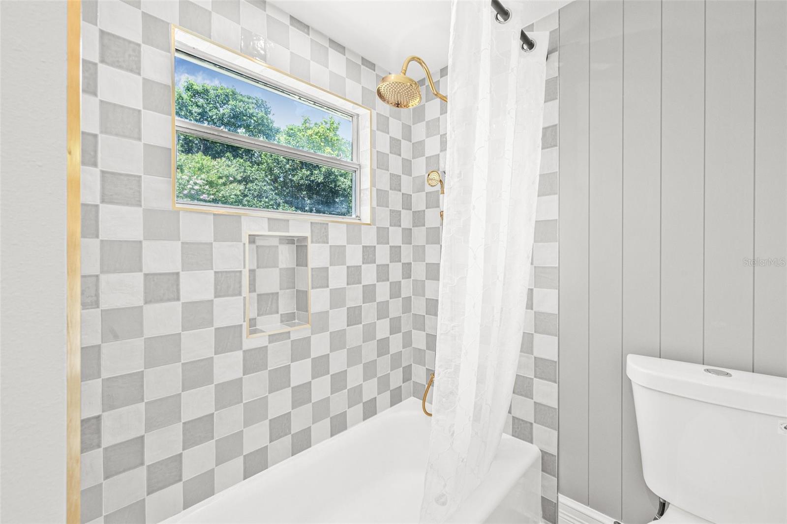 Image 20 of 32 For 5833 4th Avenue N