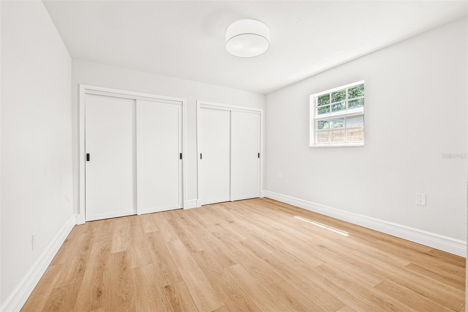 Image 24 of 32 For 5833 4th Avenue N