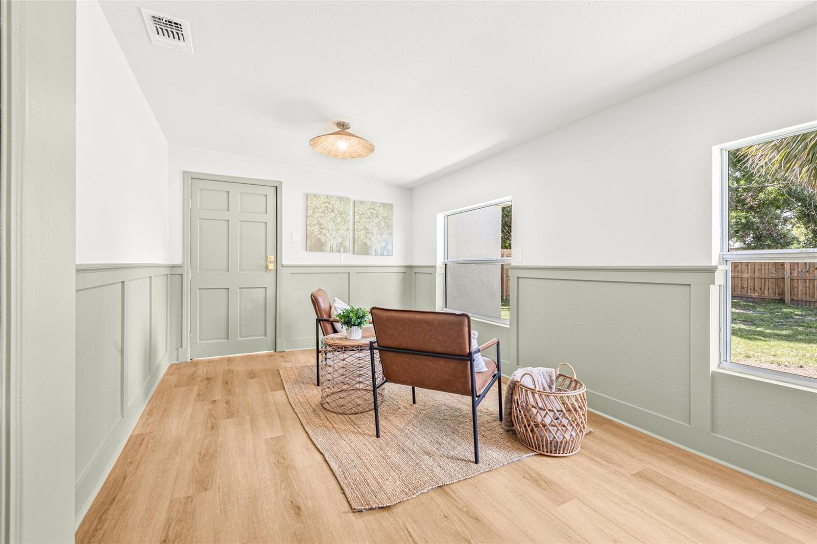 Image 27 of 32 For 5833 4th Avenue N
