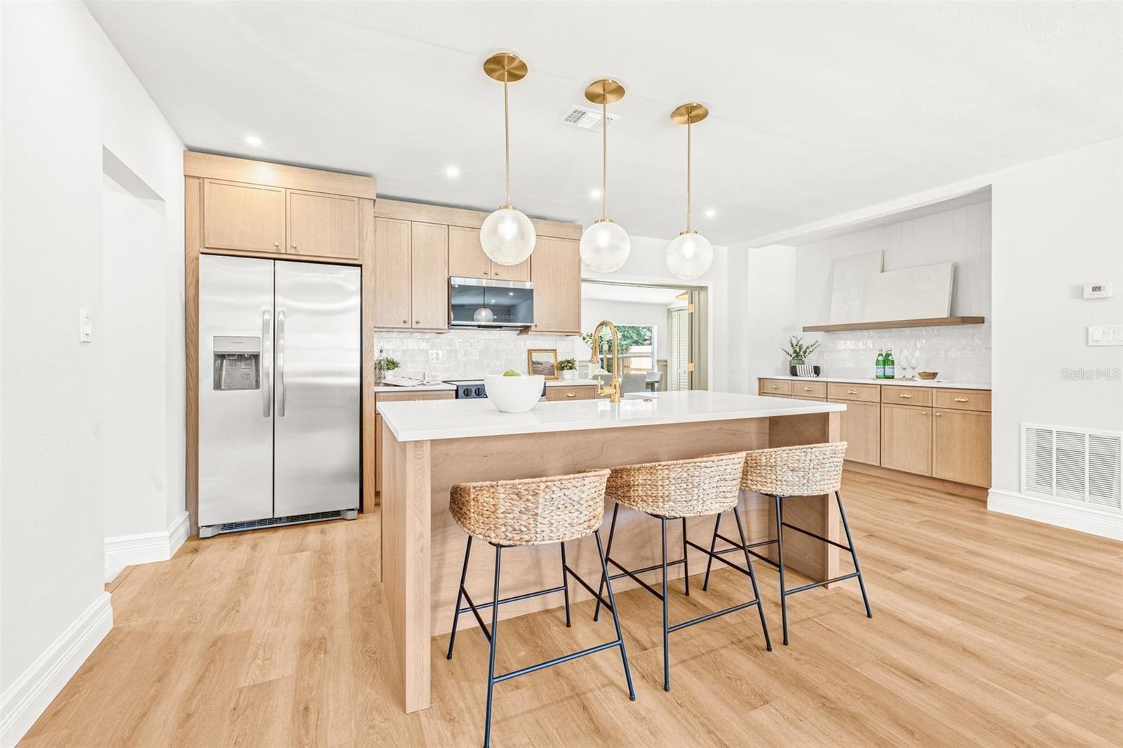 Image 4 of 32 For 5833 4th Avenue N