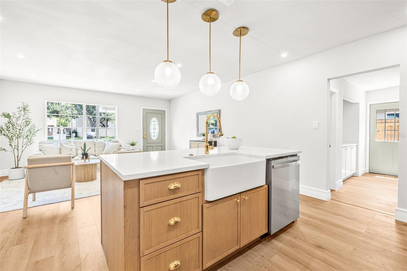 Image 7 of 32 For 5833 4th Avenue N