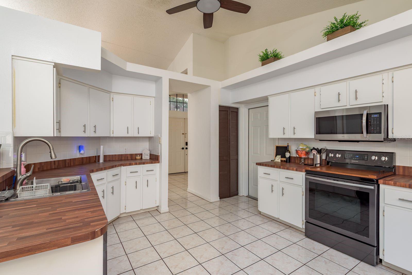 Image 15 of 48 For 13825 Leroux Drive