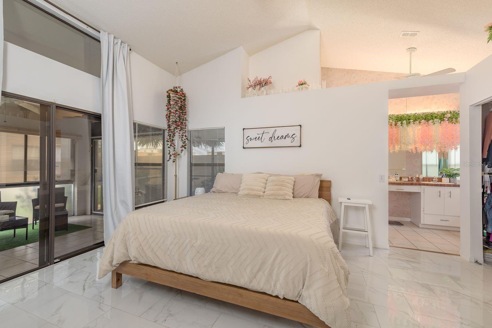 Image 22 of 48 For 13825 Leroux Drive
