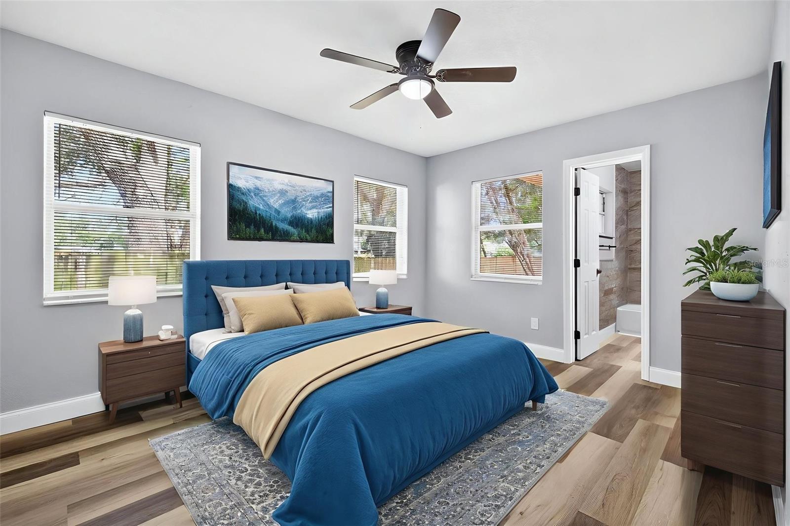 Image 17 of 29 For 722 16th Avenue Nw