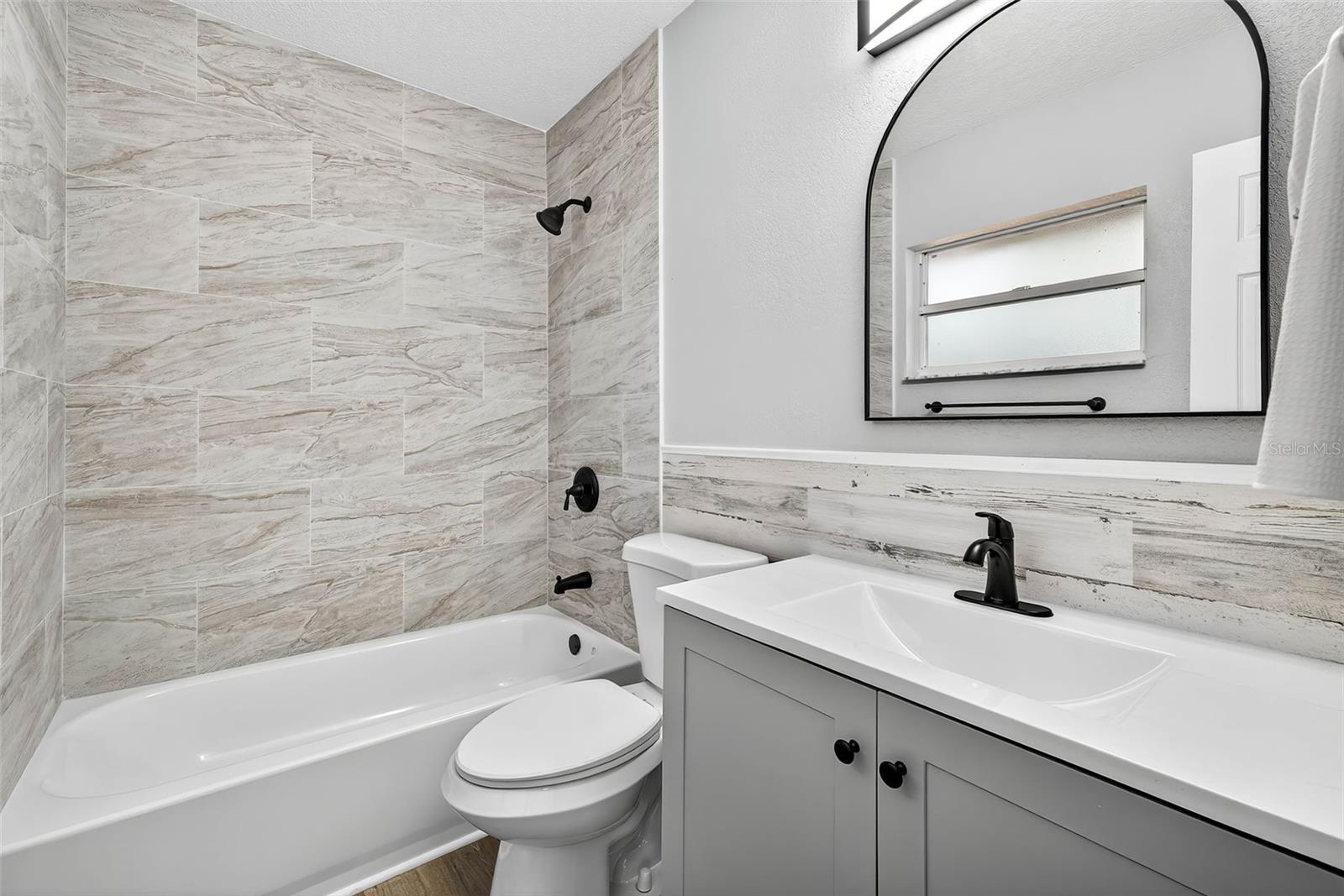 Image 18 of 29 For 722 16th Avenue Nw
