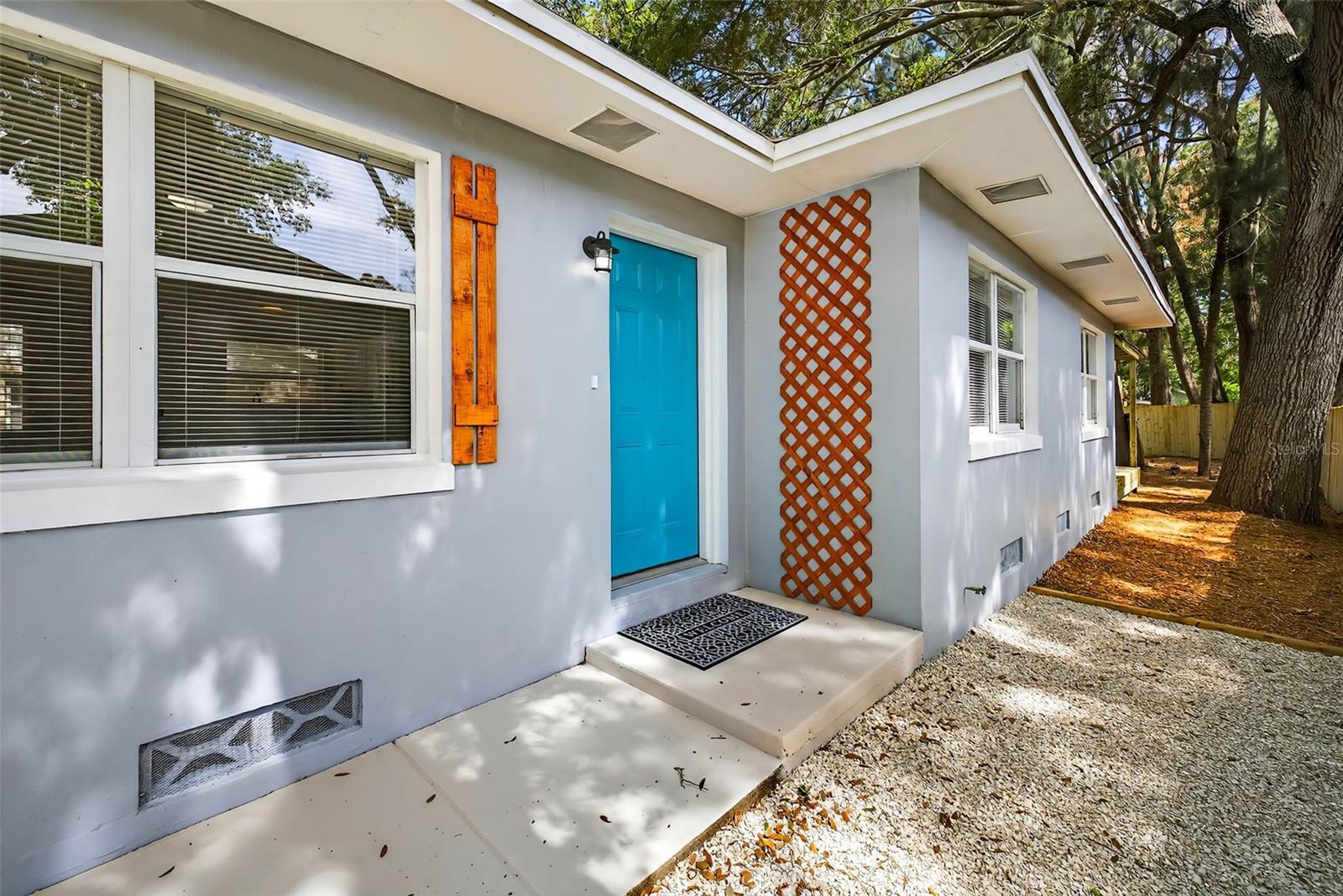 Image 3 of 29 For 722 16th Avenue Nw