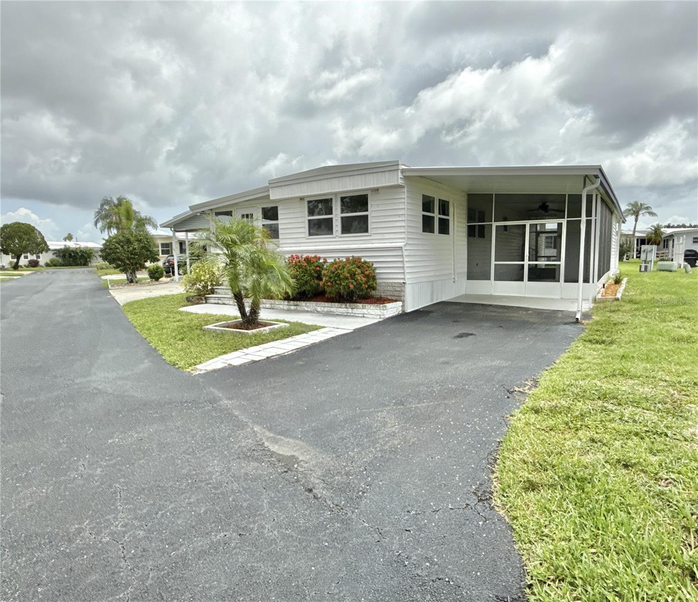 Listing photo id 0 for 7109 Mount Georgetown Drive Ne 575