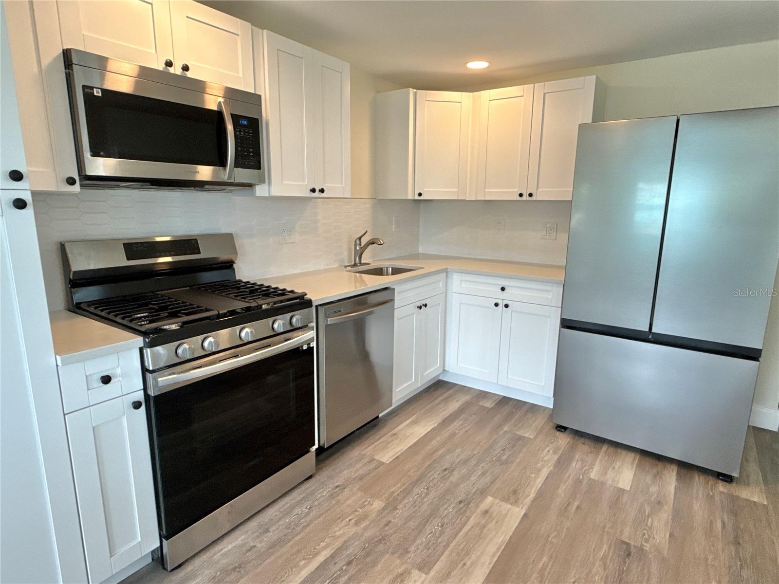 Listing photo id 1 for 7109 Mount Georgetown Drive Ne 575