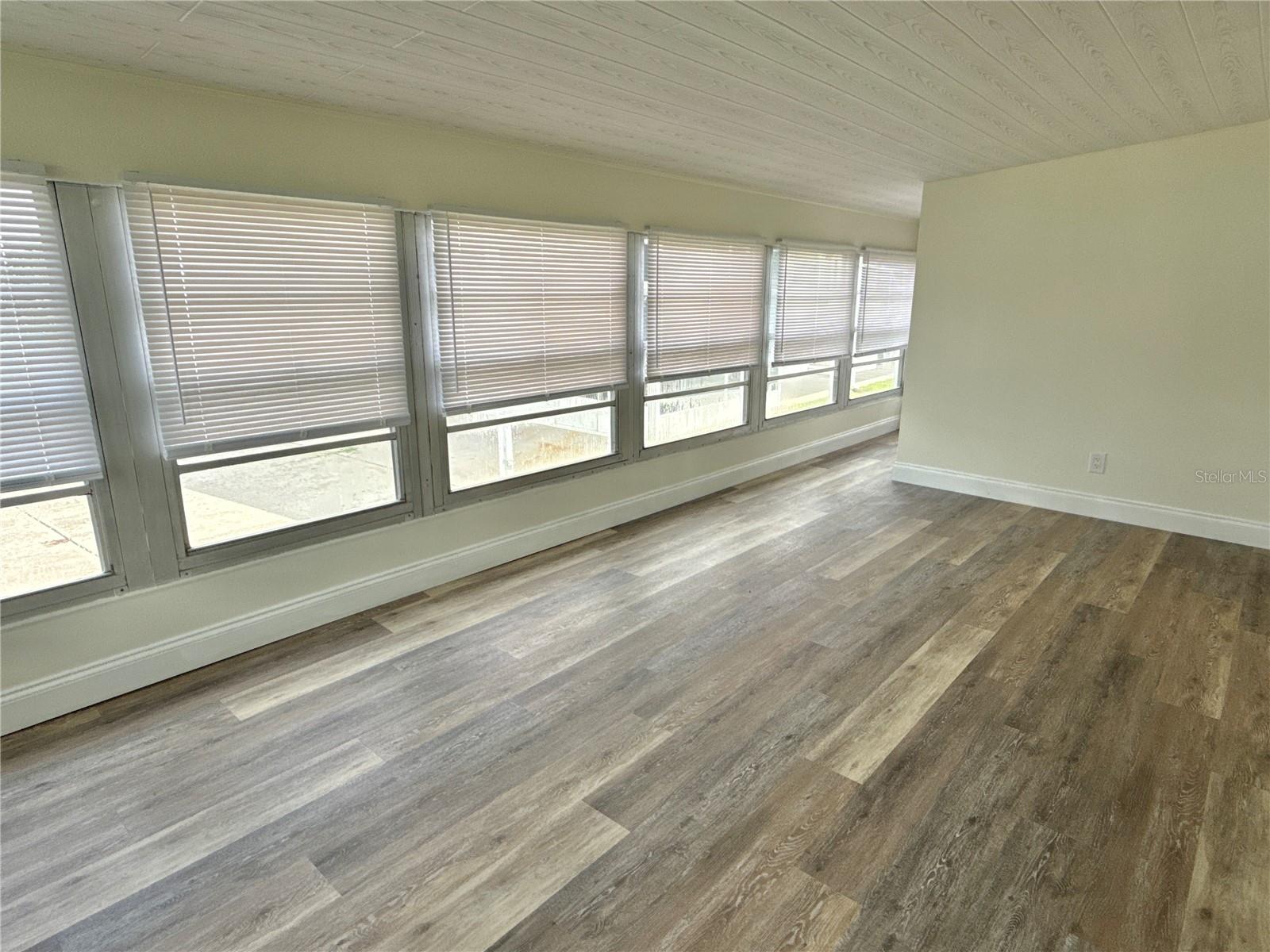 Listing photo id 4 for 7109 Mount Georgetown Drive Ne 575