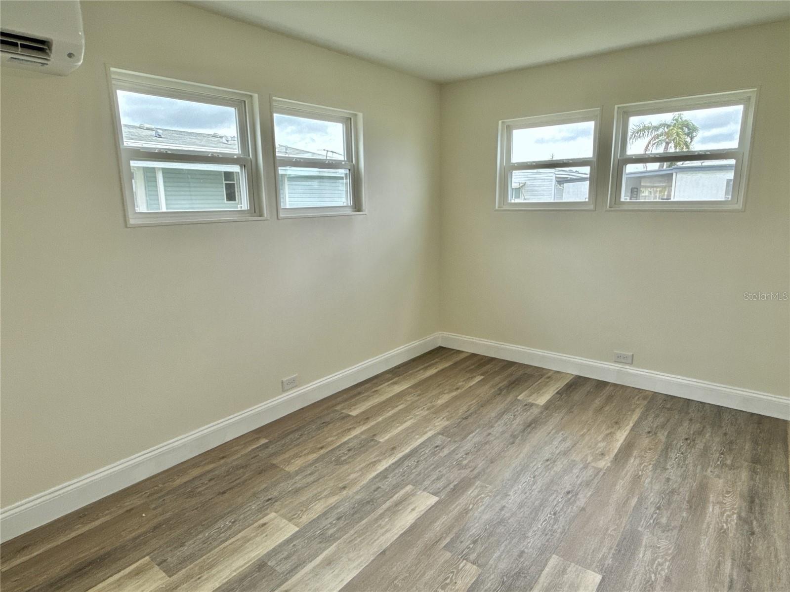 Listing photo id 6 for 7109 Mount Georgetown Drive Ne 575