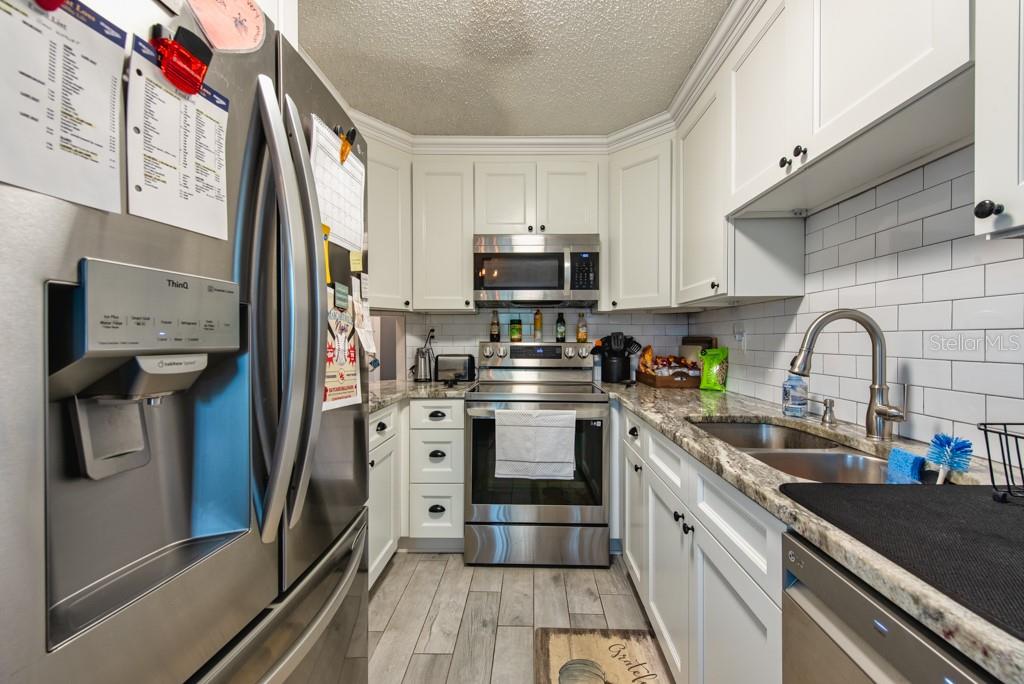 Listing photo id 8 for 3132 Muir Street