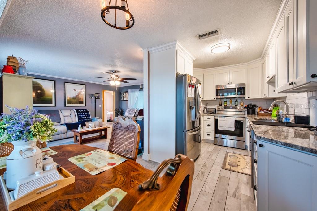 Listing photo id 9 for 3132 Muir Street