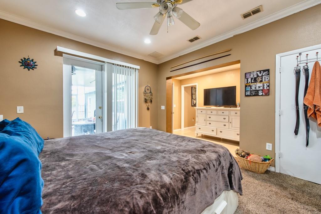 Listing photo id 12 for 3132 Muir Street
