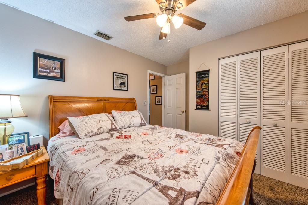 Listing photo id 17 for 3132 Muir Street