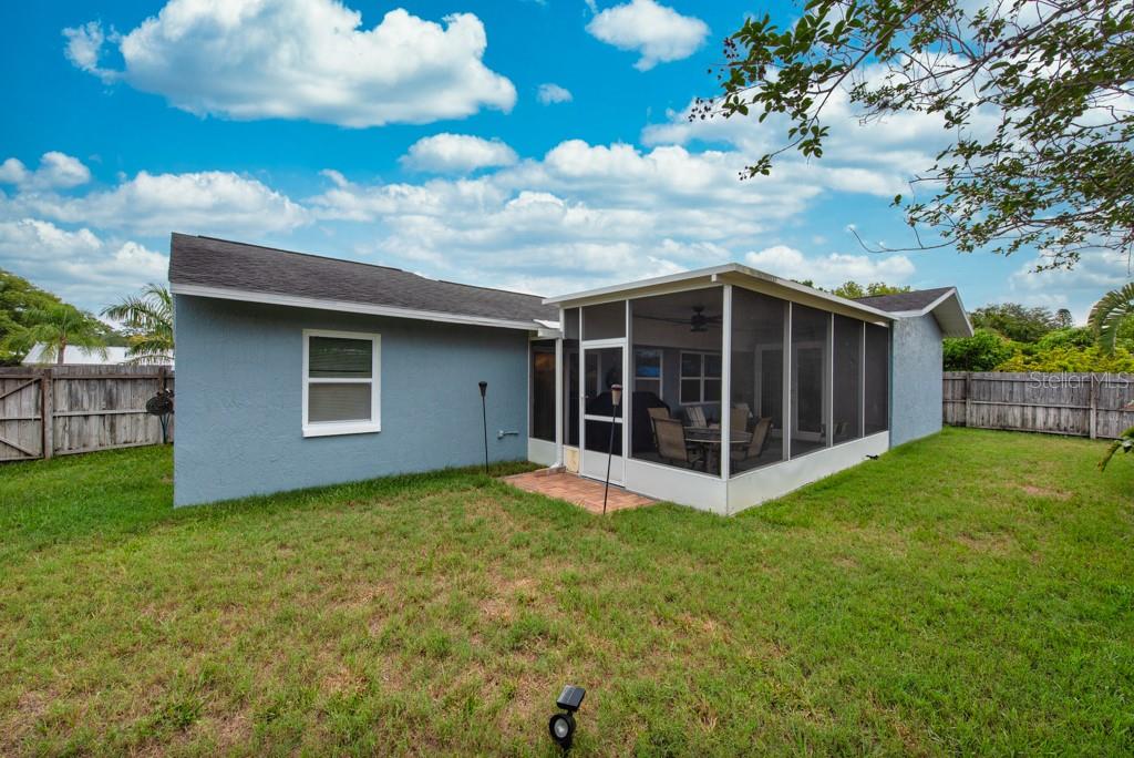 Listing photo id 24 for 3132 Muir Street