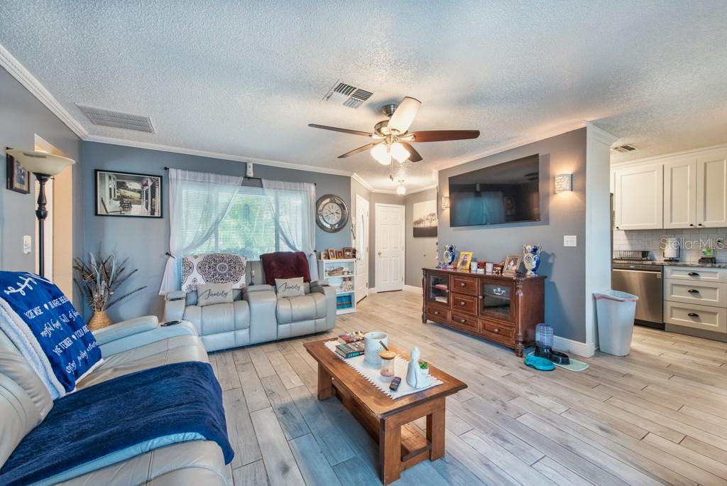 Listing photo id 3 for 3132 Muir Street